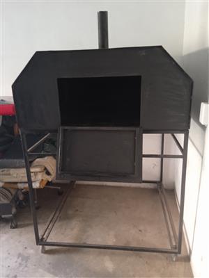Smoker or pizza oven 