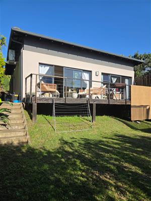 Modern 3-Bedroom Home with En-Suite Bathrooms and Walk-In Closet in Palm Lakes Estate