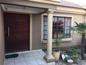 Stand alone House for rent in X 4 Olievenhoutbosch, R55 Road.