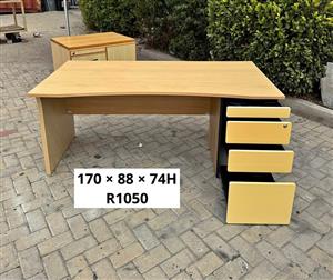 OFFICE DESK WITH DRAWERS