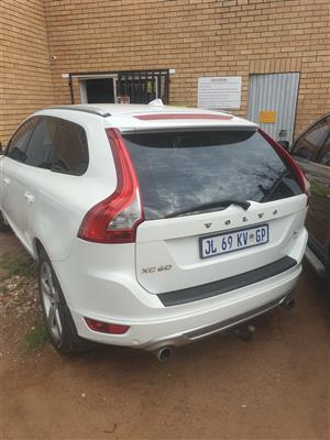 Volvo xc70 3.2l awd 2010 automatic stripping for parts