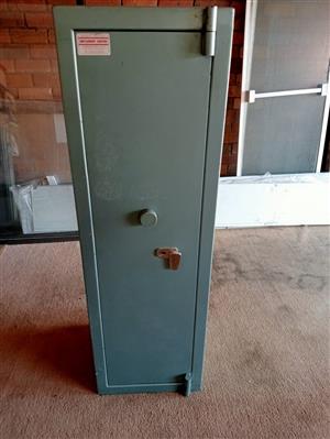 Gun safe. Rifle safe