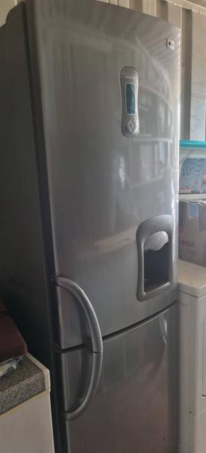 LG Fridge/ Freezer 420L