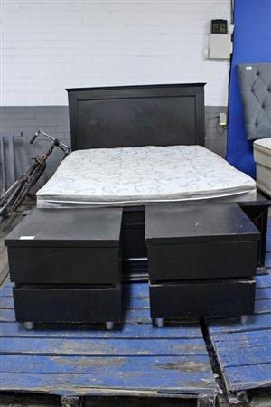 BLACK SLEIGHBED W/MATTRESS AND PEDESTALS S066248B