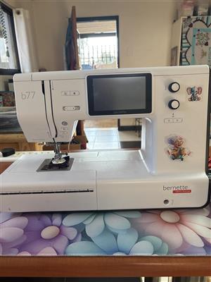 Bernette b77 sewing machine  with all accessories 