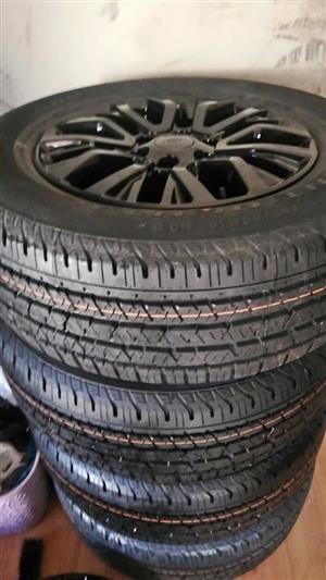 18" Ford Stormtrak/Thunder original mags with brand new 265/60/18 Continental 