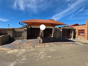 House For Sale in Tsakane & Ext