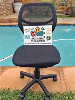 Office Chair – Mesh Back, Adjustable Height