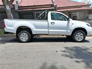 2013 TOYOTA HILUX SINGLE CAB 2.5 D4D 4X2 MANUAL TRANSMISSION IN EXCELLENT CONDITION