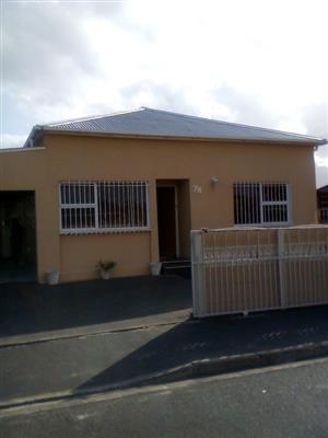 Kenwyn 2 bedroom house to rent - secure, spacious, neat as a pin, must be seen -