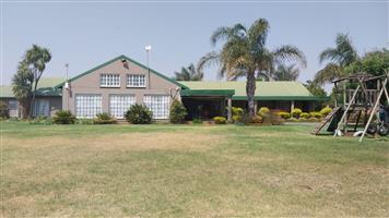 Small Holding For Sale in Mooikloof