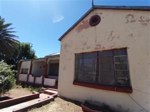 For Sale: Spacious Home with Borehole & 3-Phase Electricity – Perfect Renovation Opportunity
