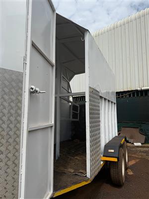 HORSEBOX FOR SALE AT A STEAL