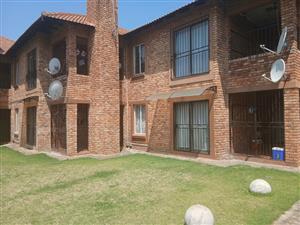 Townhouse For Sale in Edleen