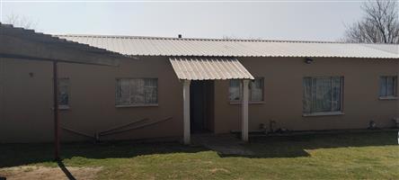 Family Oasis on a Corner Stand – Spacious 4-Bedroom Home with Pool, Office, and Double Access!