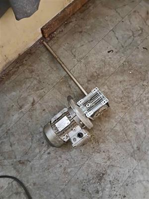 0,55 kw motor on gear box for sale