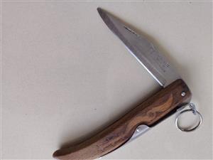 Okapi pocketknife