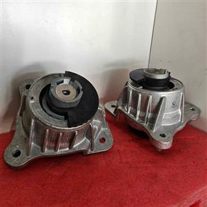 MERCEDES -BENZ W447 ENGINE MOUNTING