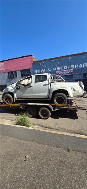 Isuzu kb300 dmax 2017 model  with 4jj1 engine and 4x2 Automatic  code 4 strippin