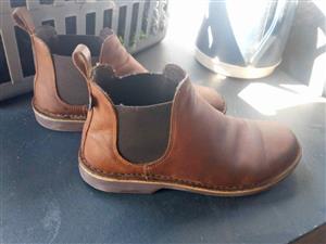VELDSKOEN LEATHER SHOE FOR SALE: 