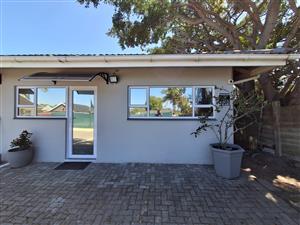 Small open plan professional office in Beacon Bay!