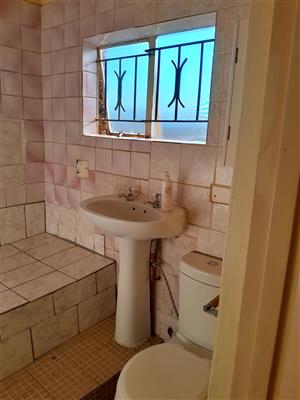 Bachelor available immediate at Zone F Lebowakgomo