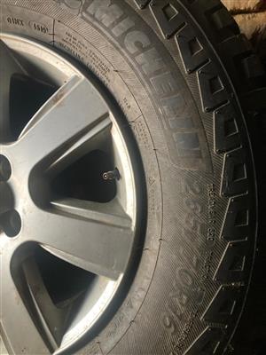 Volkswagen Double Cab Rims + Tyres (265/70/16)
