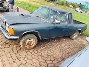 Merc Benz W123 bakkie 230e stripping for spares