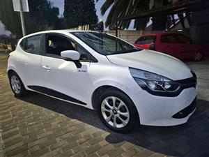 2016 RENAULT CLIO IV MANUAL. BLAZE. BARGAIN ! NICE AND NEAT!!