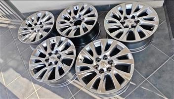 18inch Toyota Fortuner/Prado Original mags set(4) Including spare wheel(5) 