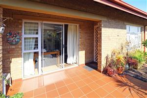 Townhouse For Sale in DOUGLASDALE
