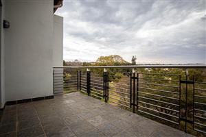 Upmarket 2 bedroom Apartment with loft