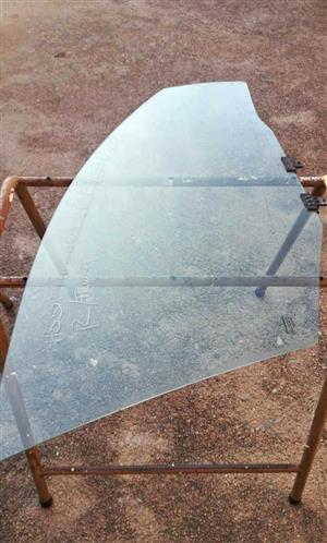 Nissan almera right hand door glass