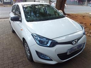 2013 Hyundai i20 1.2GL manual white color petrol  