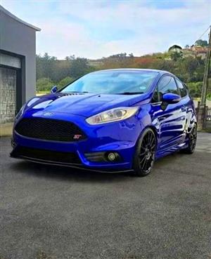 2016 Ford Fiesta ST Manual.