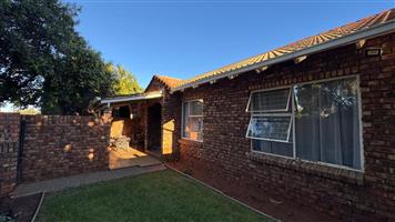 Townhouse For Sale in New Park