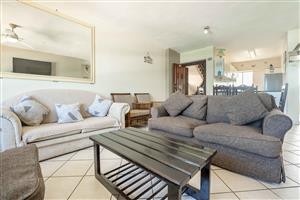 2 Bedroom Flat For Sale in Amanzmtoti