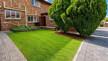 Townhouse For Sale in Glenvista