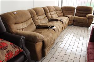 BROWN CORNER LOUNGE SUITE ELECTRIC RECLINER(S067279H)