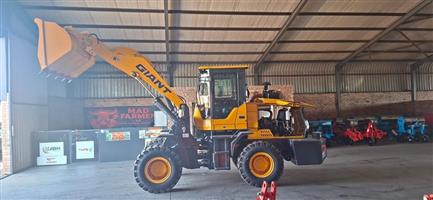 New 942 Giant loaders available