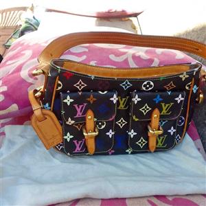 Louis Vuitton handbag for sale. Urgent sale, only serious buyers please!!