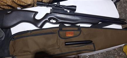 Air rifle with silencer and Gamo scope with carrying bag mint condition co2 gas
