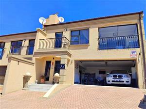 Charming 3 Bedroom Duet For Sale in Island View
