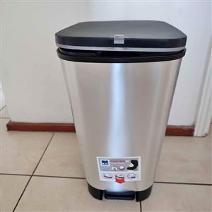 CHIC FOOT PEDAL BIN - MEDIUM 30-35LT