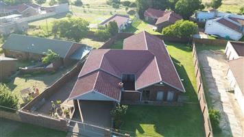 Start Your Family's Next Chapter in This Inviting Home in Leslie Ext 3