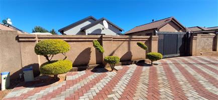 House For Sale in Soshanguve VV
