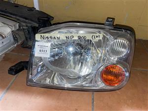 Nissan Np300 headlight
