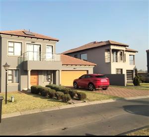 3 Bedroom Double Story House with Pool to Rent in Brakpan North