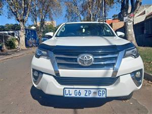 2017 Toyota Fortuner 2.4 GD6 DIESEL, AUTOMATIC, WHITE, 118000kms LEATHER SEATS.