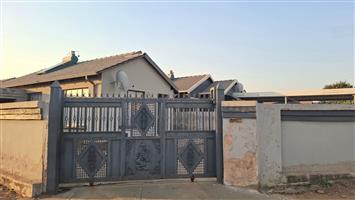 Stunning 3 Bedrooms House To Rent in Soshanguve VV 